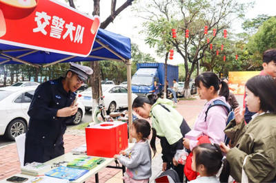松山湖北部千人同慶元宵，紡織品遮篷下的歡樂時光